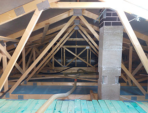 Zateplení stropu dřevostavby pomocí foukané izolace